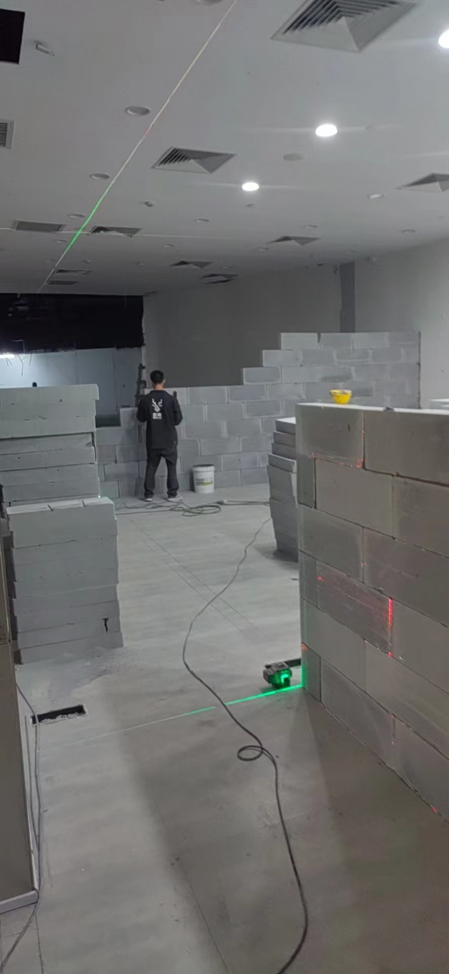 轻质砖隔墙现场材料与砌筑效果